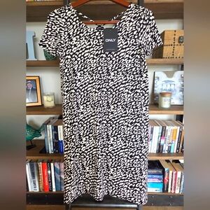 NWT - ONLY Black and White Shift Dress, Size Small